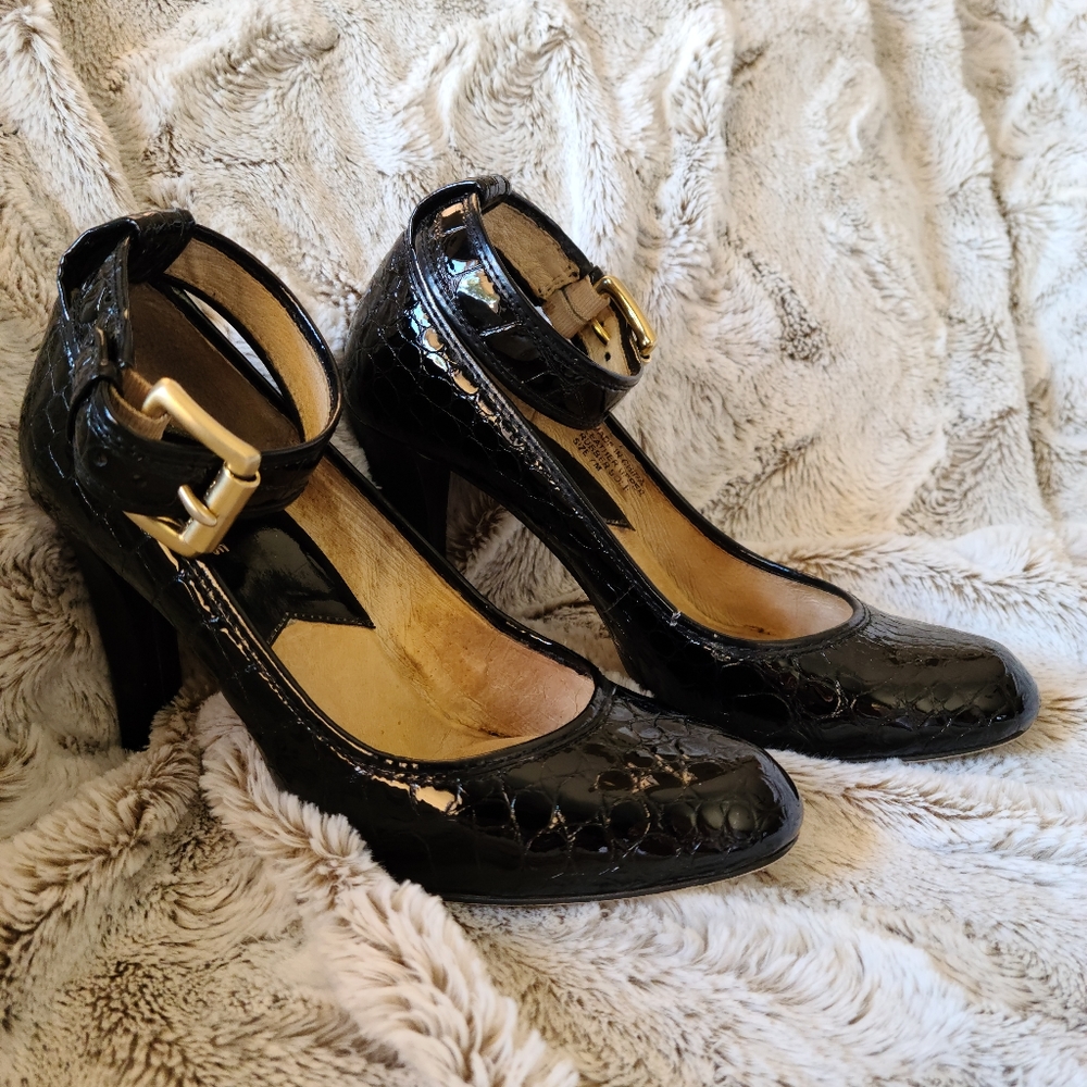 Women's dress shoe